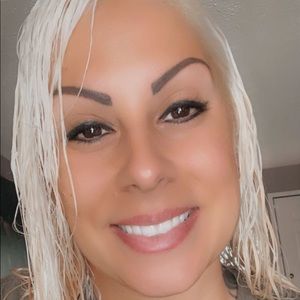 Meet your Posher, Yisel